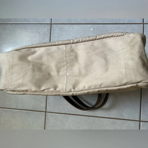 Chloé Bay leather tote bag in a distressed brown color - Picture 15 of 16